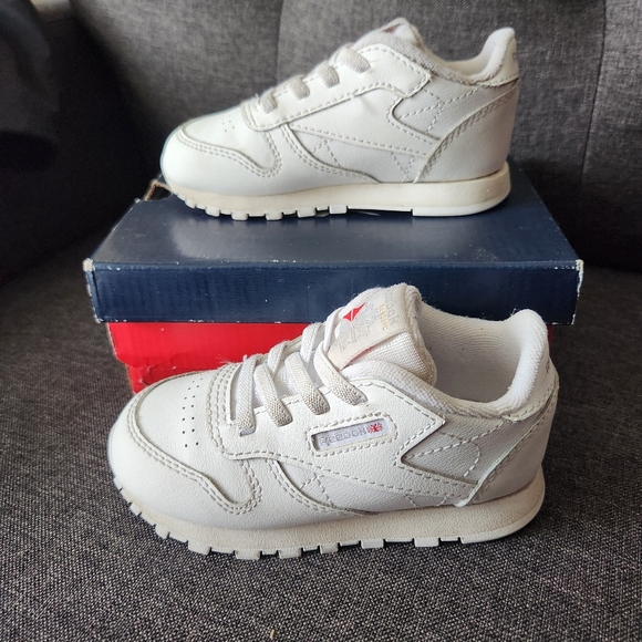 White Reeboks - Picture 3 of 4